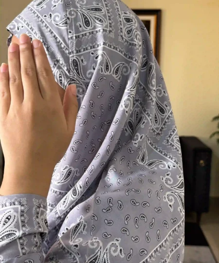 Printed Namaz Chadar for Women – Elegant Paisley Design