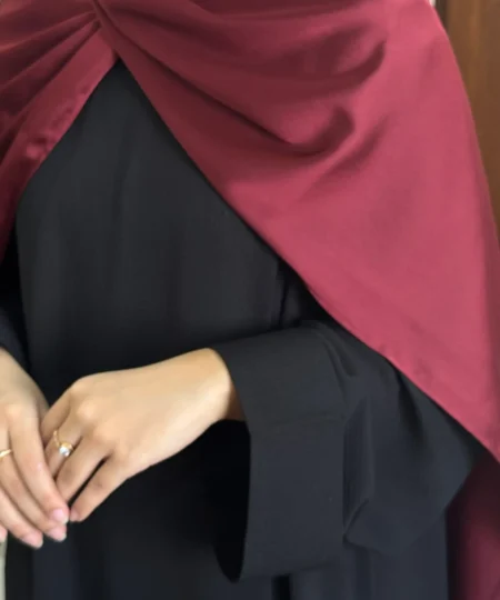 Black front close textured abaya