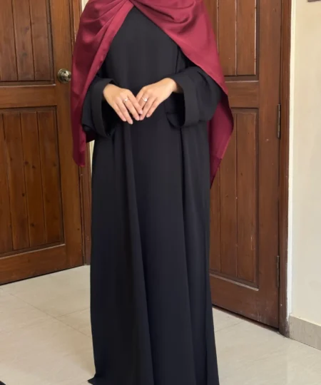 Black front close textured abaya