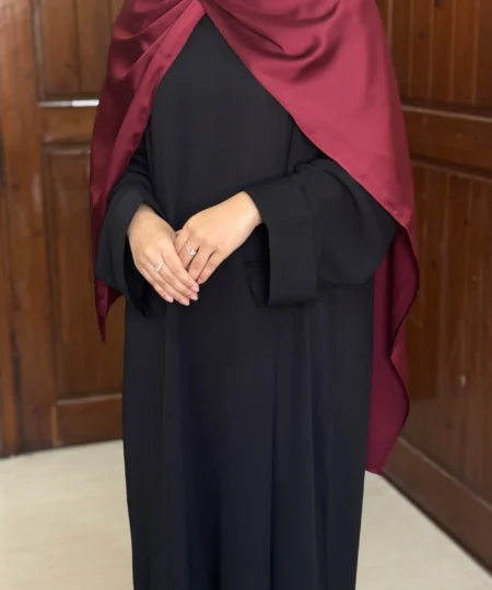 Black front close textured abaya