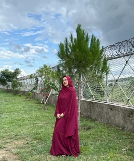 Reddish Maroon Lace-Detailed 3-Piece Abaya Set