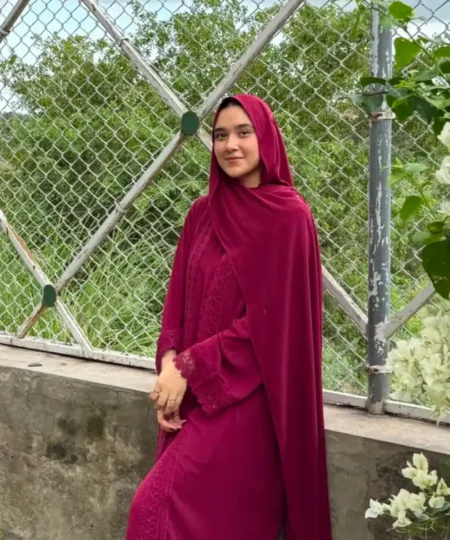 Reddish Maroon Lace-Detailed 3-Piece Abaya Set